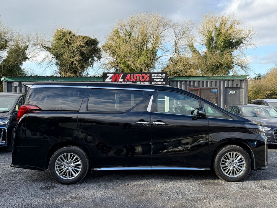 2023 Toyota Alphard - image 5