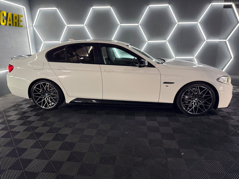 2016 BMW 5 Series - image 6