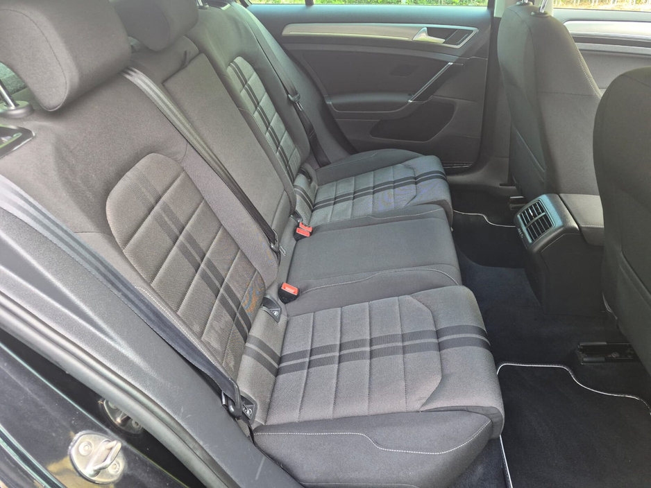 2016 Volkswagen Golf - image 18