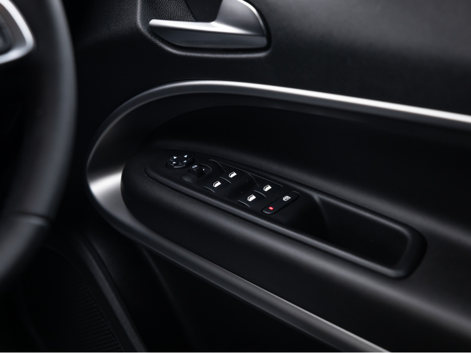 2025 Jeep Avenger - image 19