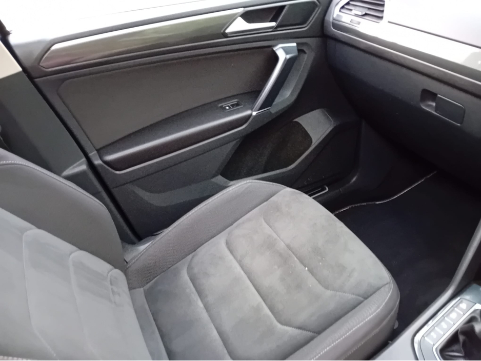 2018 Volkswagen Tiguan - image 22