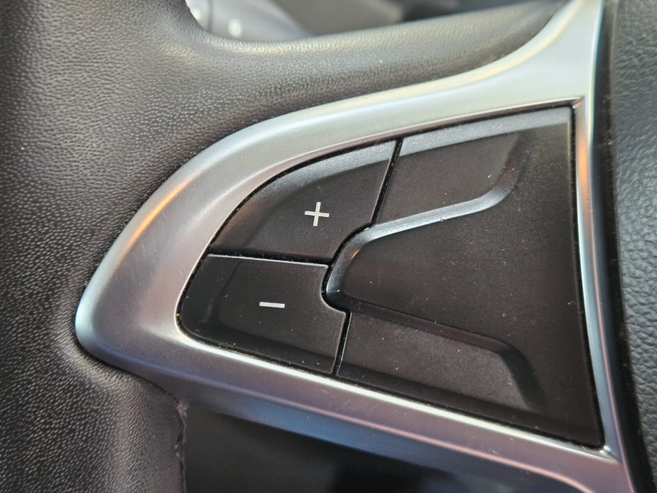 2018 Dacia Duster - image 8