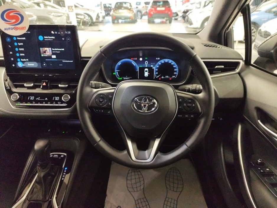 2025 Toyota Corolla H/B LUNA SPORT €35,950
