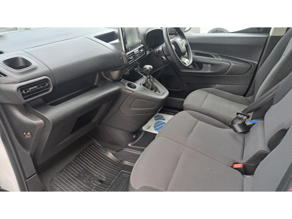 2022 Toyota Proace PR 1.5 GX SWB  **3 SEATER VAN** €16,950