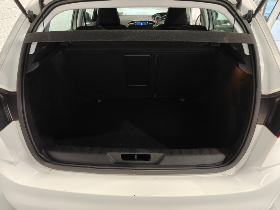 2016 Peugeot 308 - image 14