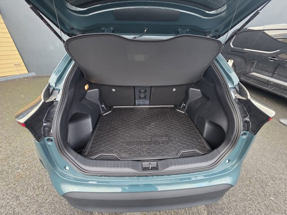 2025 Toyota Yaris Cross 1.5 Hybrid Luna Sport 5Dr €33,449
