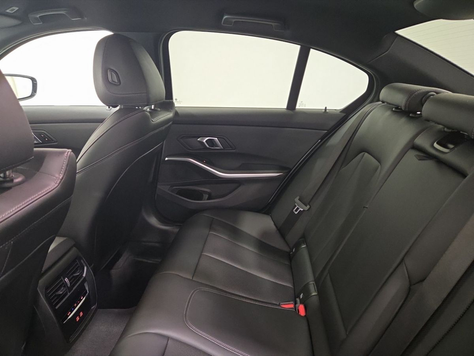 2025 BMW 3 Series - image 11