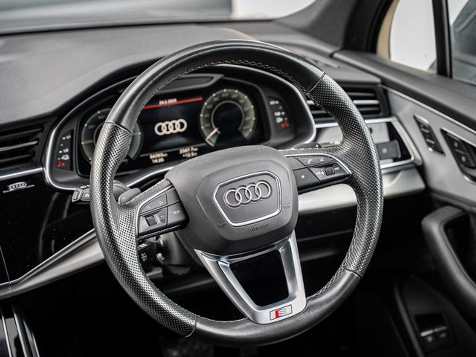 2021 Audi Q7 - image 12