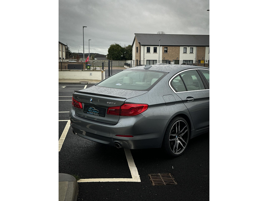 2018 BMW 5 Series - image 7