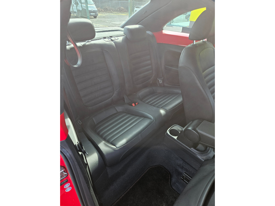 2014 Volkswagen Beetle - image 9