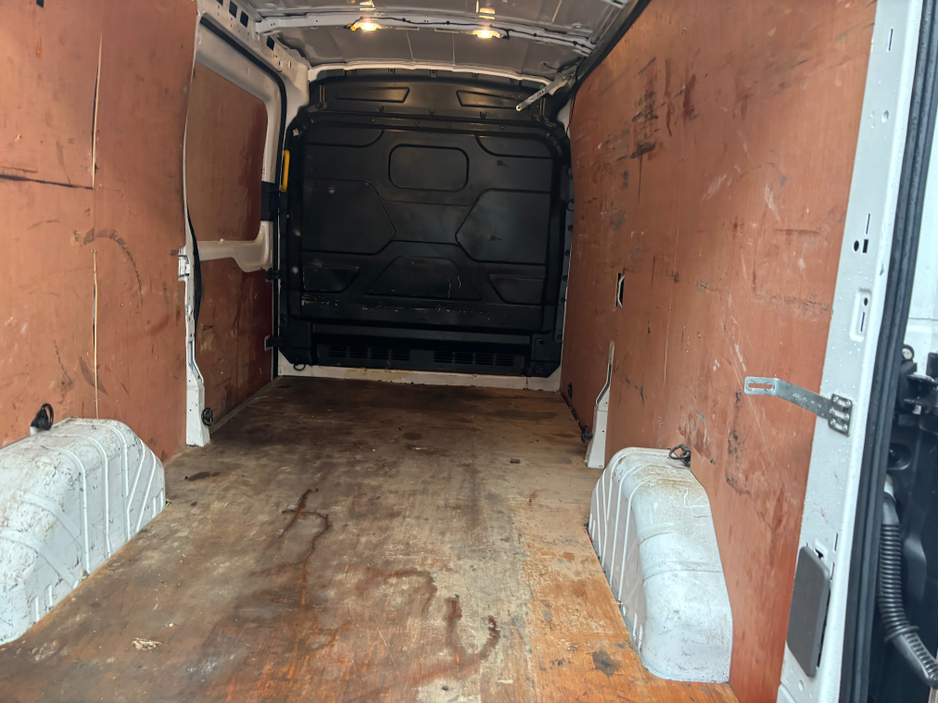 2022 Ford Transit - image 2