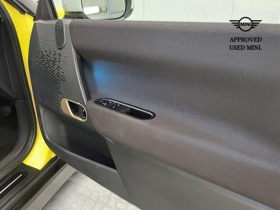 2024 MINI Hatch Cooper E €23,975
