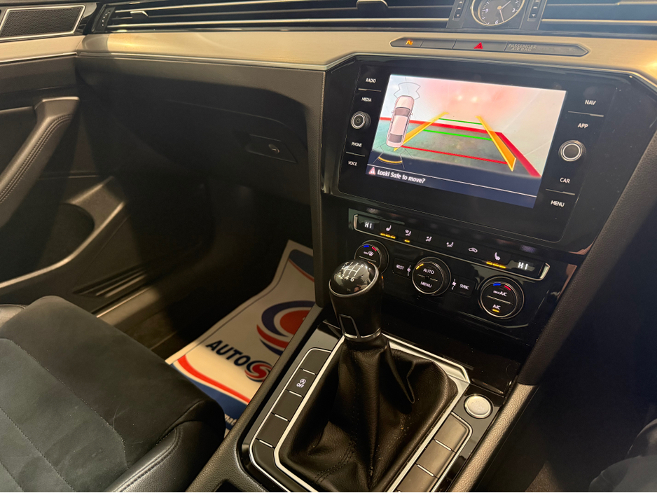 2019 Volkswagen Passat - image 19