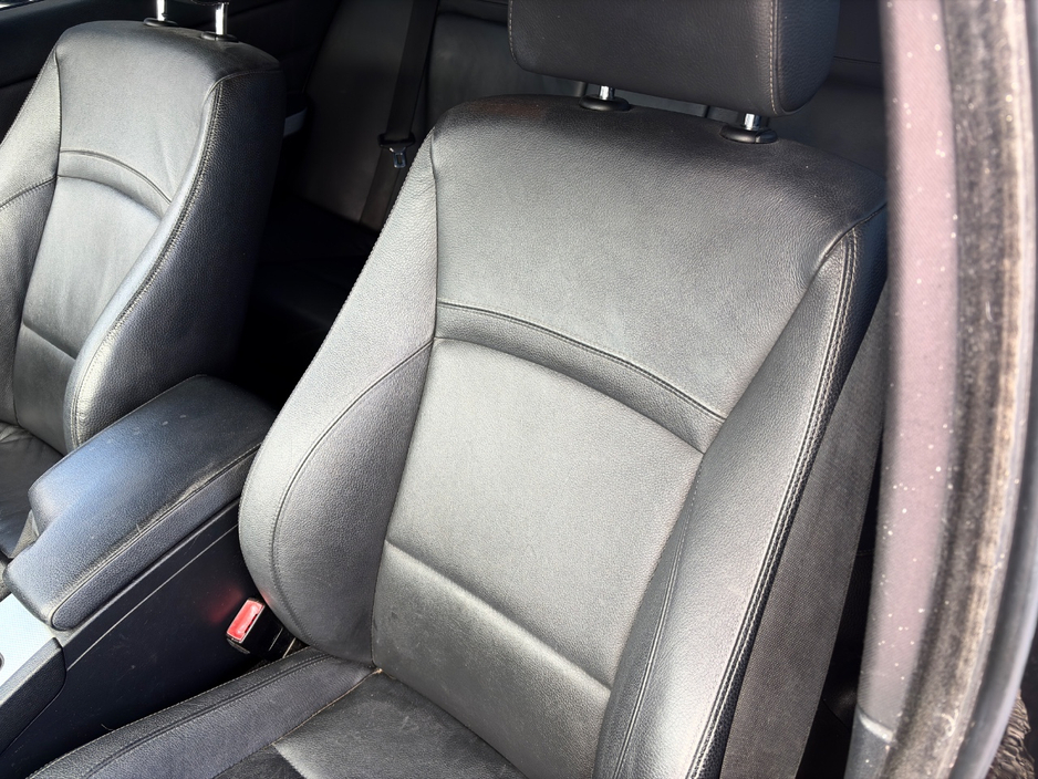 2009 BMW 3 Series - image 10