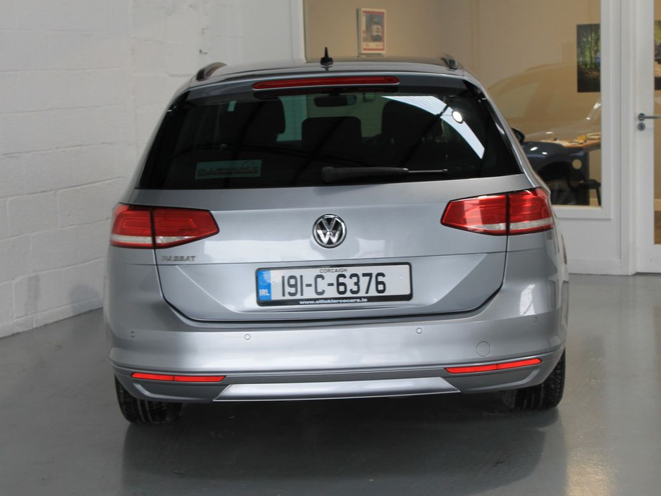 2019 Volkswagen Passat - image 7