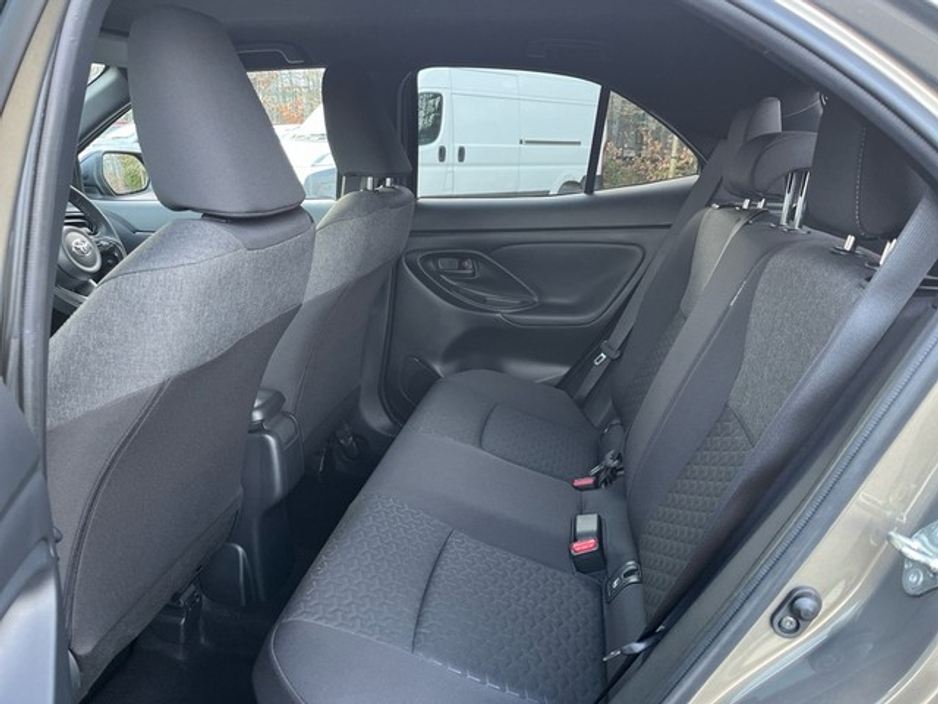 2023 Toyota Yaris Cross - image 7