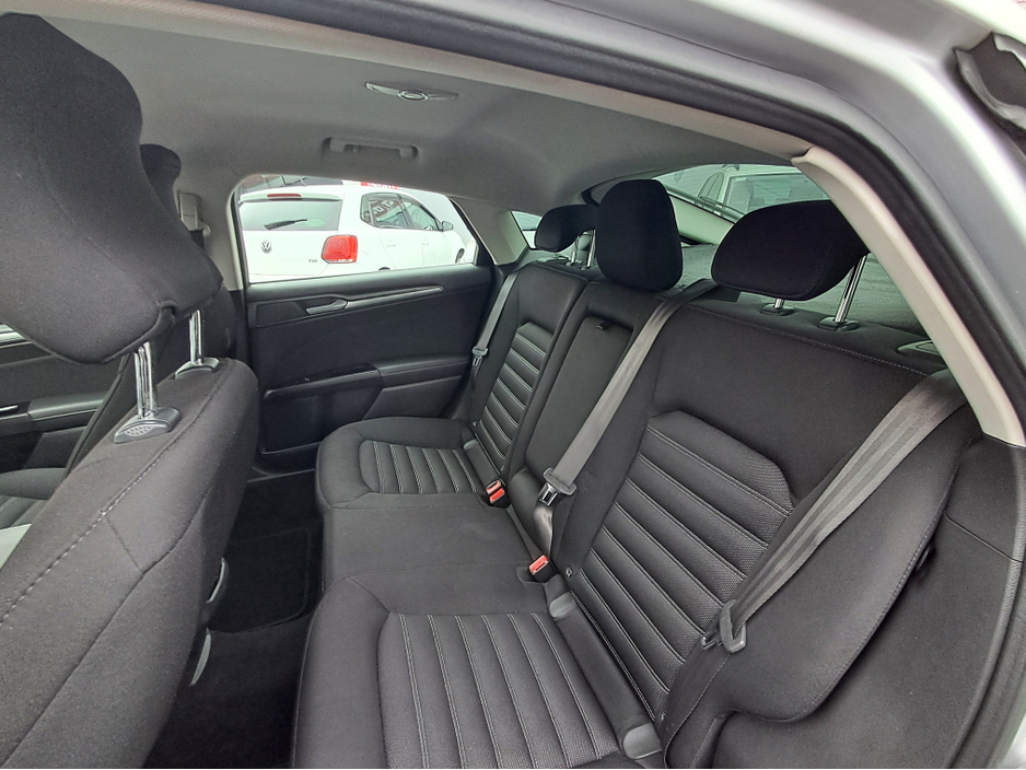 2016 Ford Mondeo - image 17