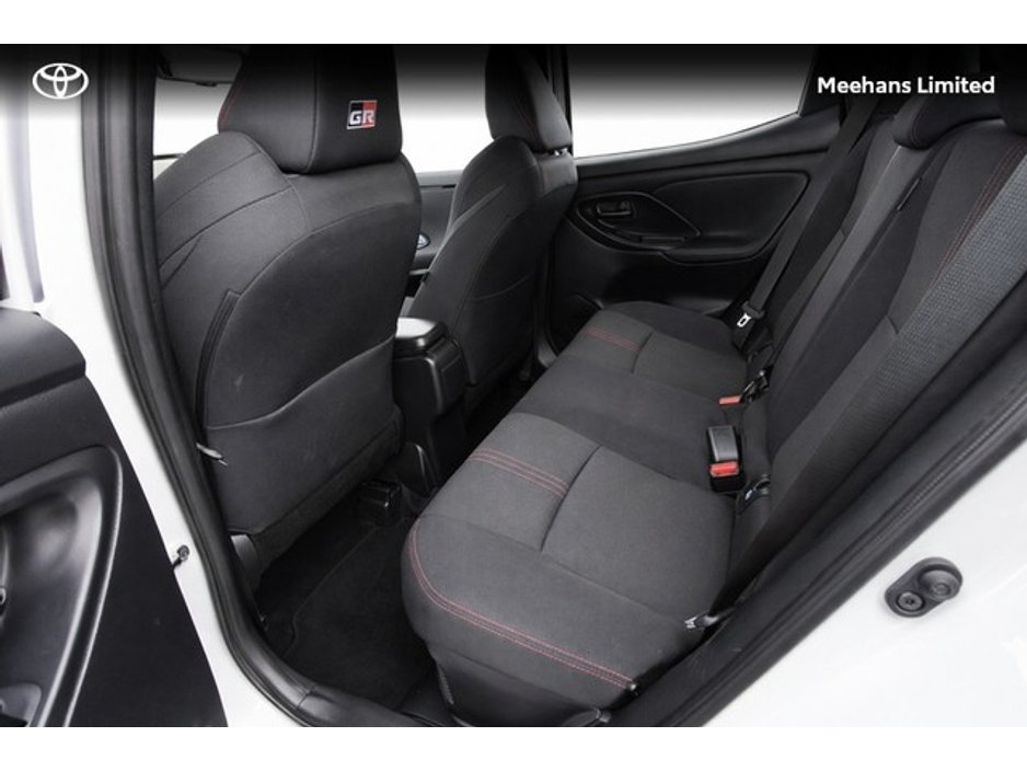 2023 Toyota Yaris - image 9