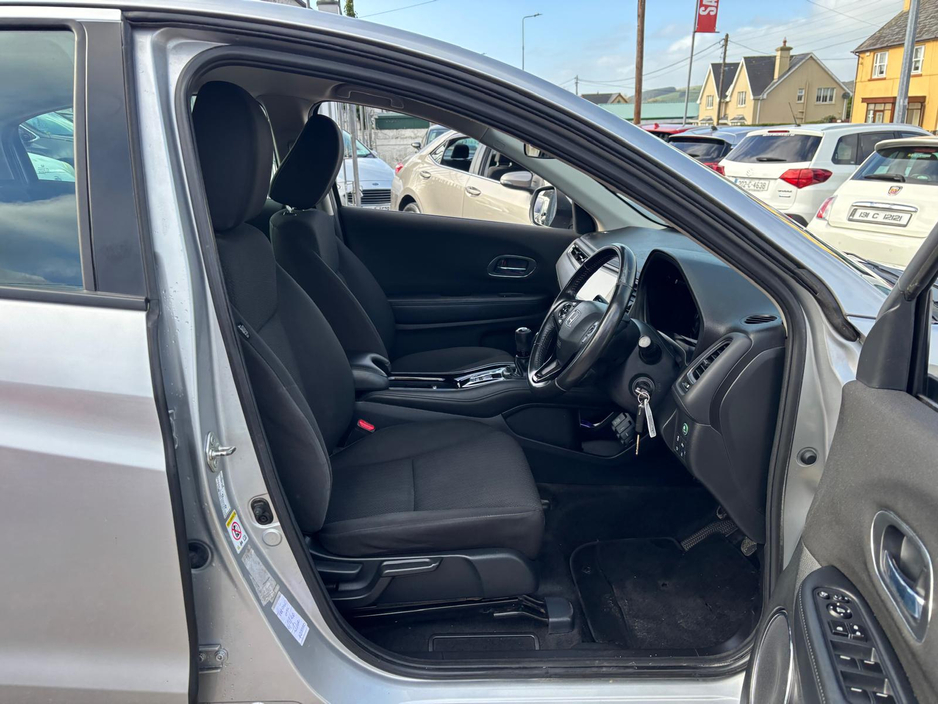 2016 Honda HR-V - image 4