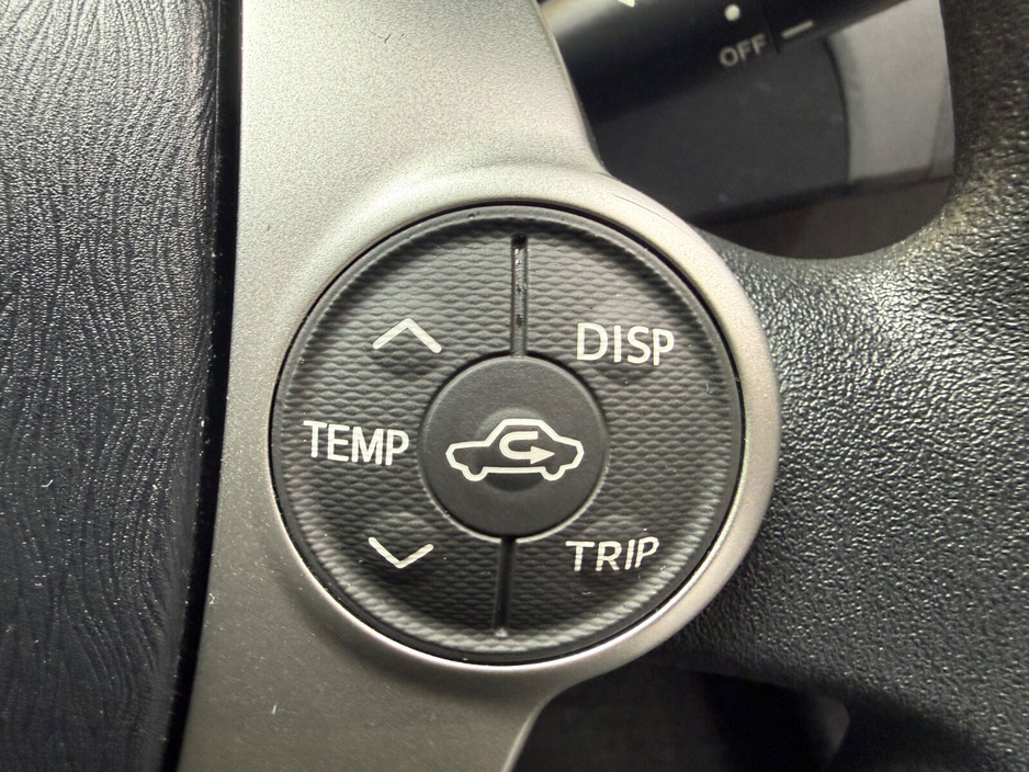 2015 Toyota Prius - image 16