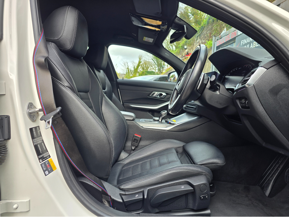2021 BMW 3 Series - image 12