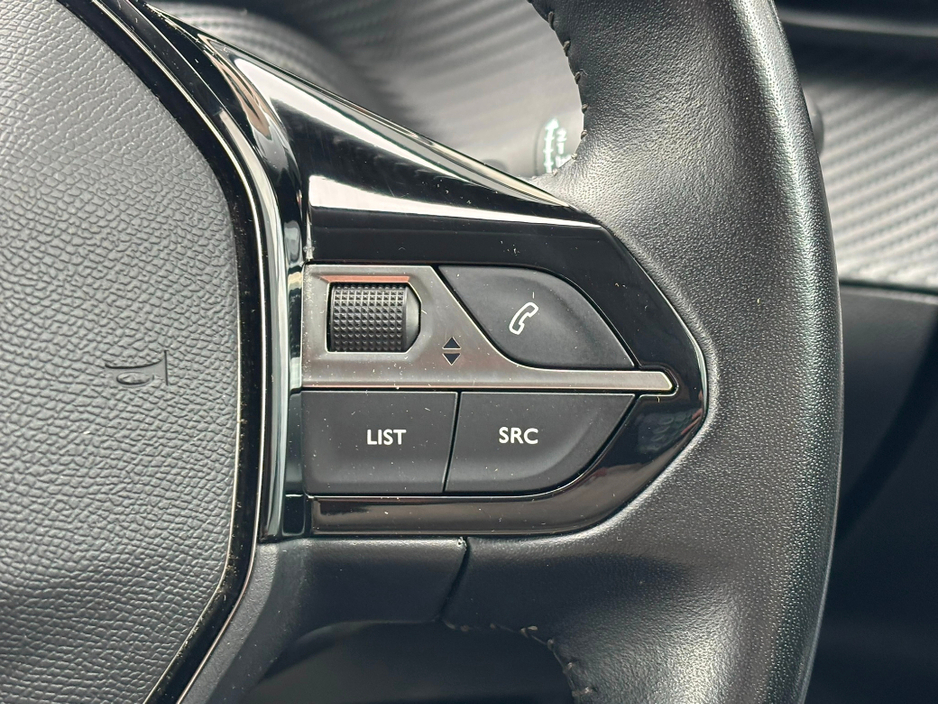 2021 Peugeot 2008 - image 14