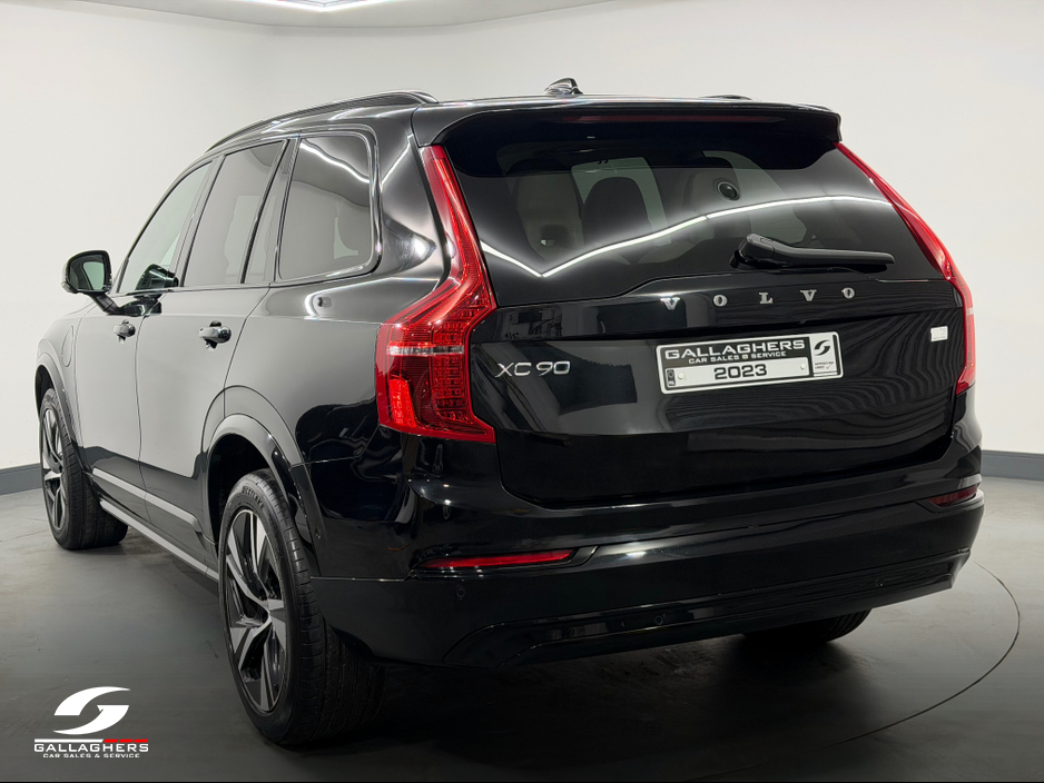 2023 Volvo XC90 - image 8