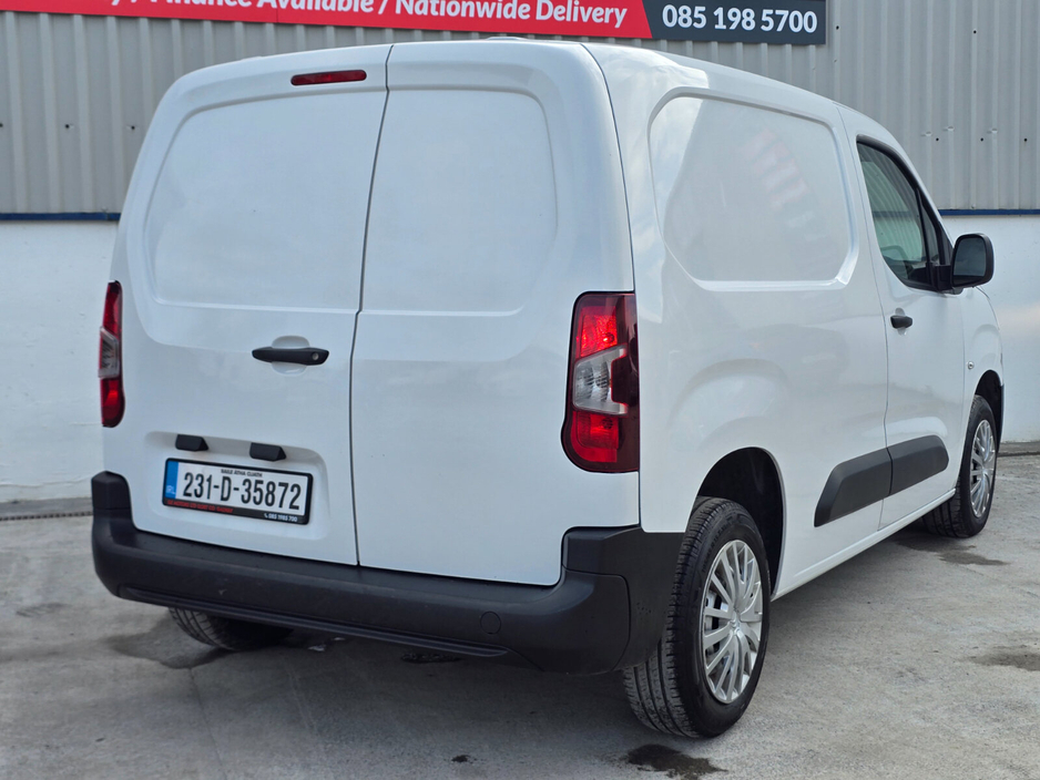 2023 Opel Combo - image 7