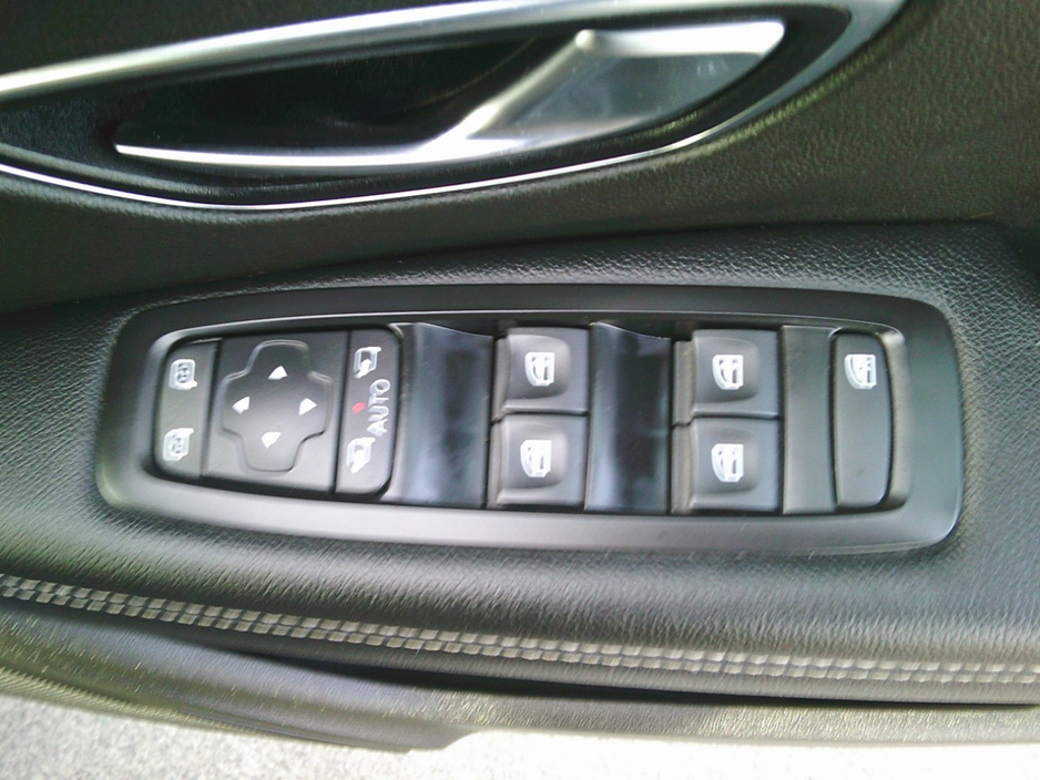 2017 Renault Scenic - image 24