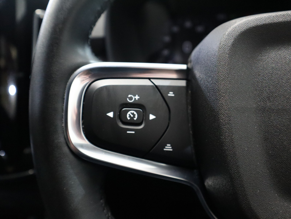 2023 Volvo XC40 - image 11