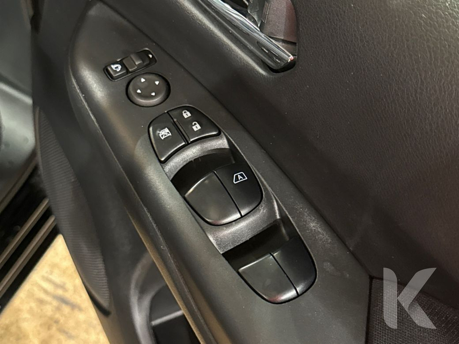 2022 Nissan Serena - image 18