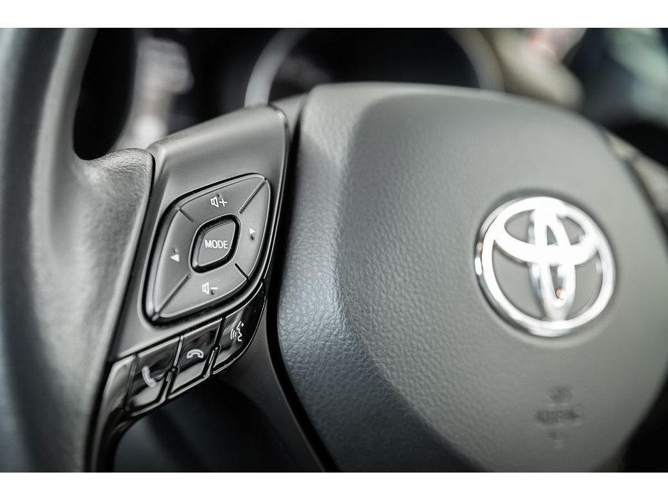 2023 Toyota C-HR SOL HYBRID €26,899