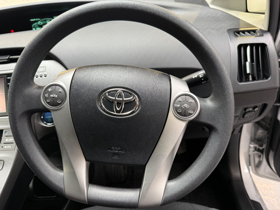 2015 Toyota Prius - image 10