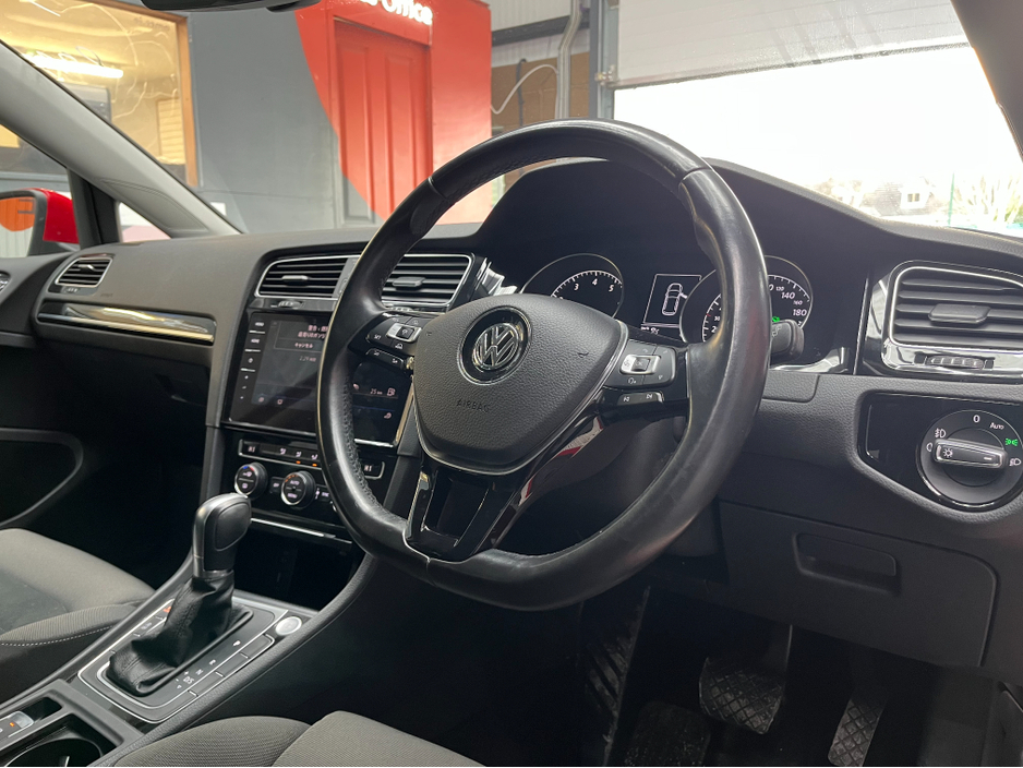 2017 Volkswagen Golf - image 8