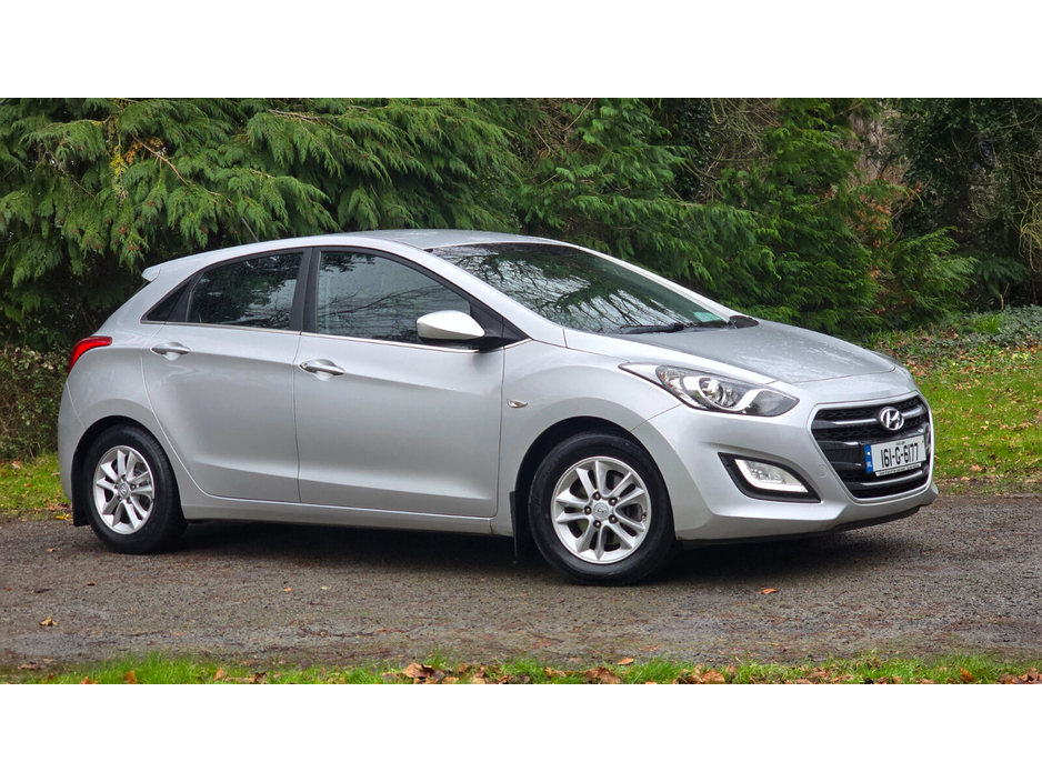 2016 Hyundai i30 - image 2