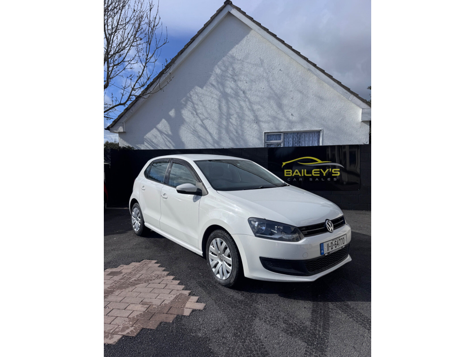 2011 Volkswagen Polo - image 2