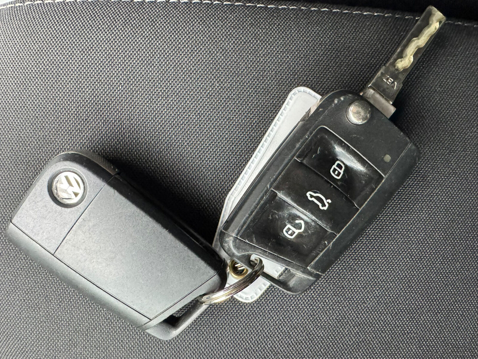 2016 Volkswagen Golf - image 14