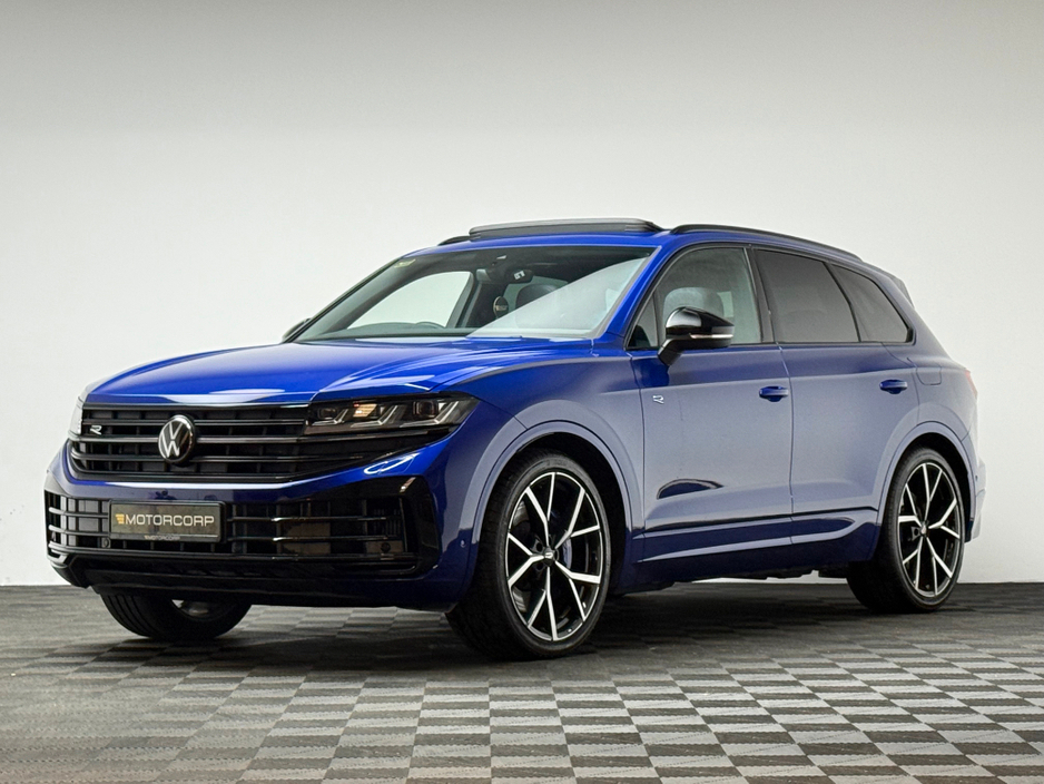 2025 Volkswagen Touareg - image 3