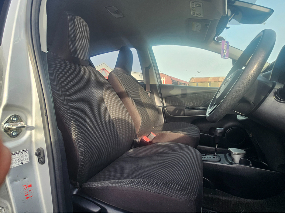 2019 Toyota Yaris - image 4