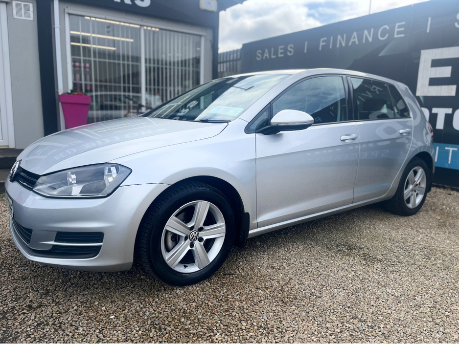 2013 Volkswagen Golf - image 3