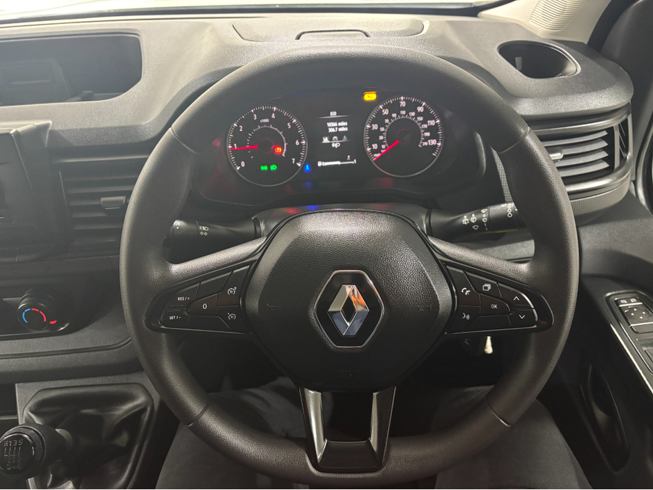 2024 Renault Trafic - image 13