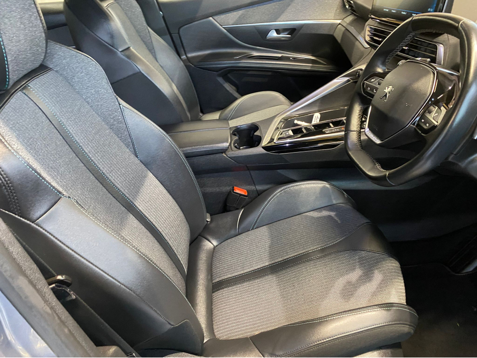 2023 Peugeot 3008 - image 10