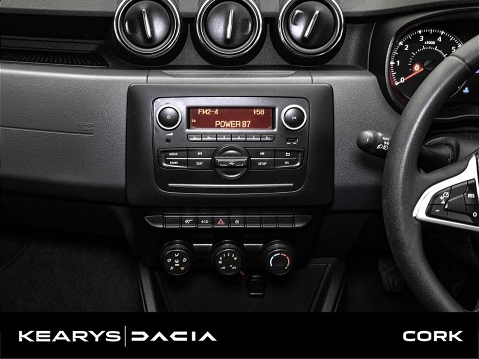 2019 Dacia Duster - image 25