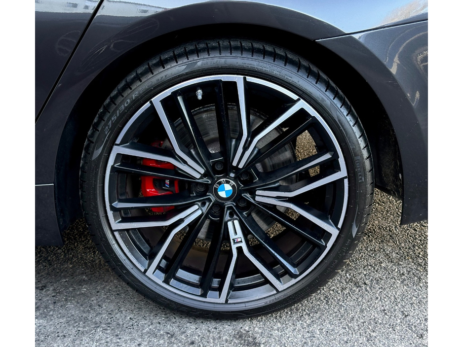 2023 BMW 5 Series - image 25