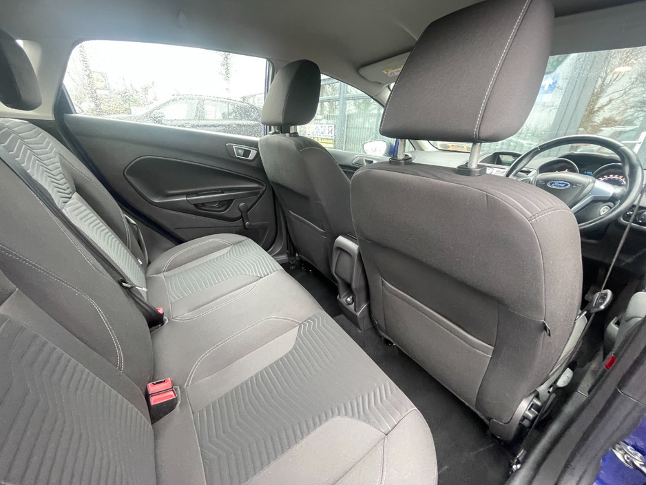 2015 Ford Fiesta - image 8