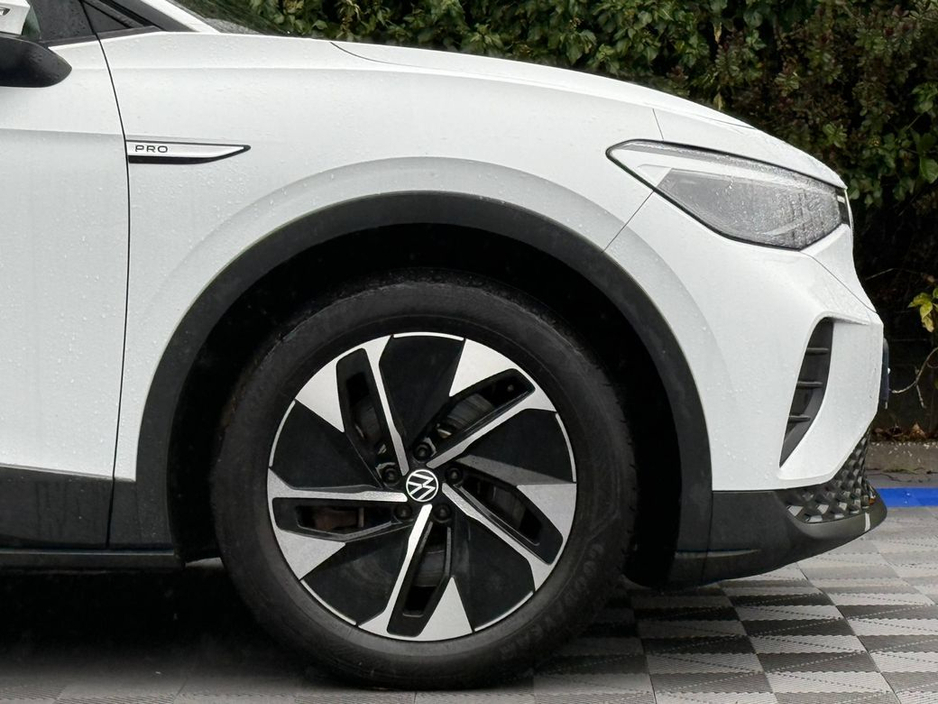 2021 Volkswagen ID.4 PRO LIFE 77KWH // 19" DIAMOND CUT ALLOYS // APPLE CARPLAY/ANDROID AUTO // PARKING SENSORS €21,900