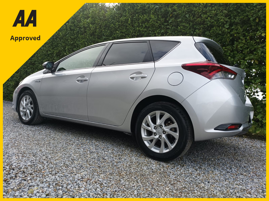 2016 Toyota Auris 1.8 PETROL HYBRID HALF LEATHER INTERIOR IMMACULATE INSIDE WITH ONLY 27,404kms COMPREHENSIVE SERVICE HISTORY (10 STAMPS) REVERSE CAMERA TOUCH SCREEN RADIO APPLE CARPLAY&ANDROIDAUTO FACTORY IMMOBILISER €16,795