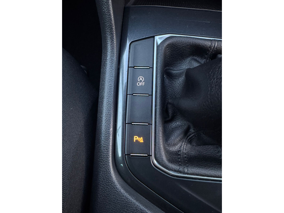 2021 Volkswagen Tiguan LIFE 2.0 TDI MANUAL 6SPEED FWD 122BHP 5 5DR €26,800