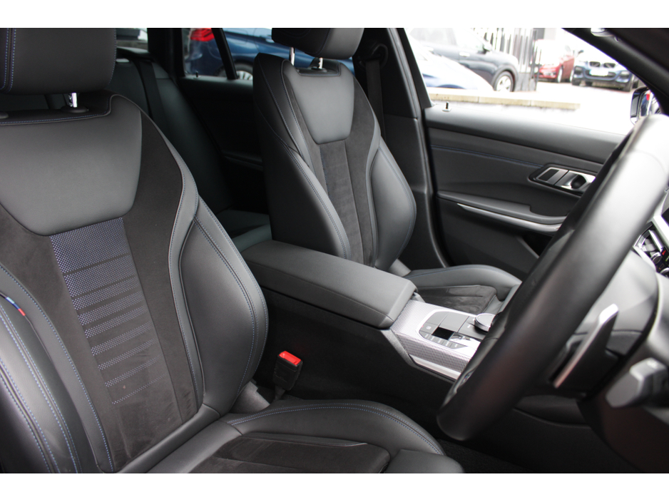 2021 BMW 3 Series - image 11