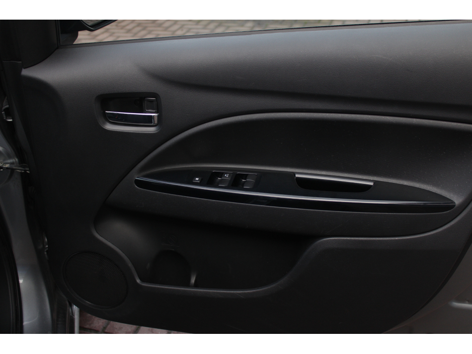 2018 Mitsubishi Space Star - image 9